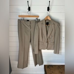 The Limited Women’s 2 piece Suit